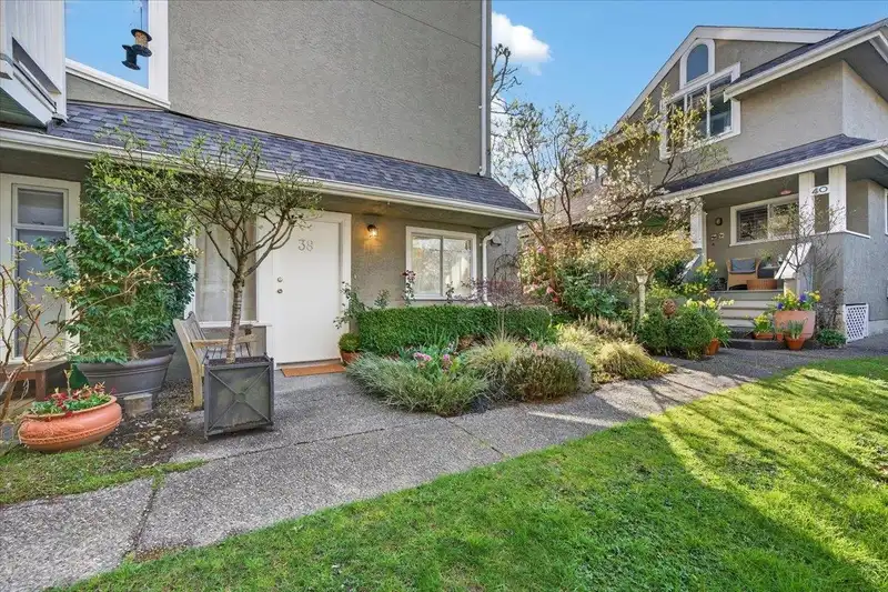 38 W 14TH AVENUE - photo 2 of 34