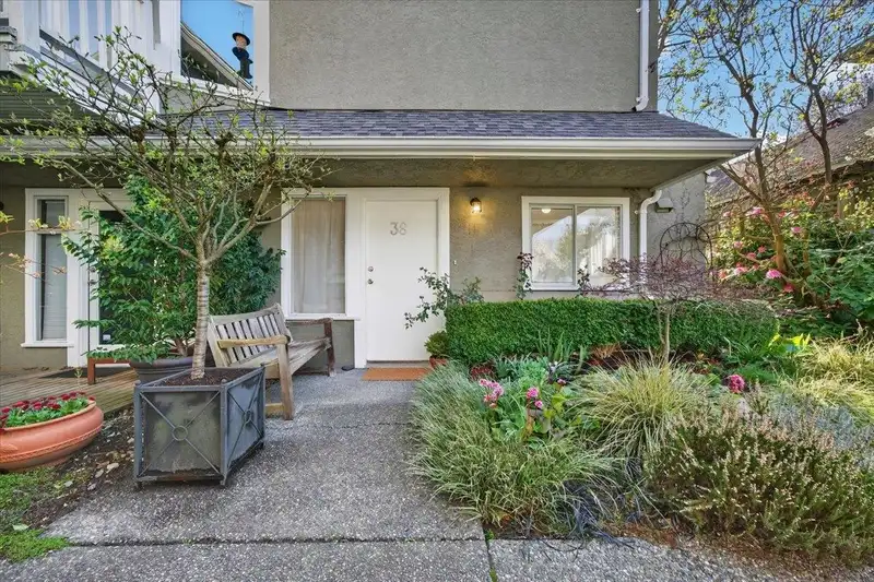 38 W 14TH AVENUE - photo 3 of 34