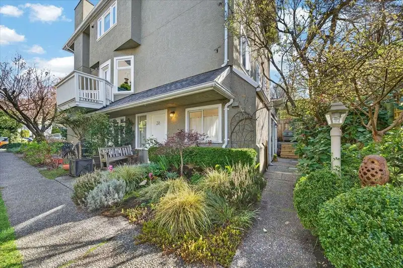 38 W 14TH AVENUE - photo 4 of 34