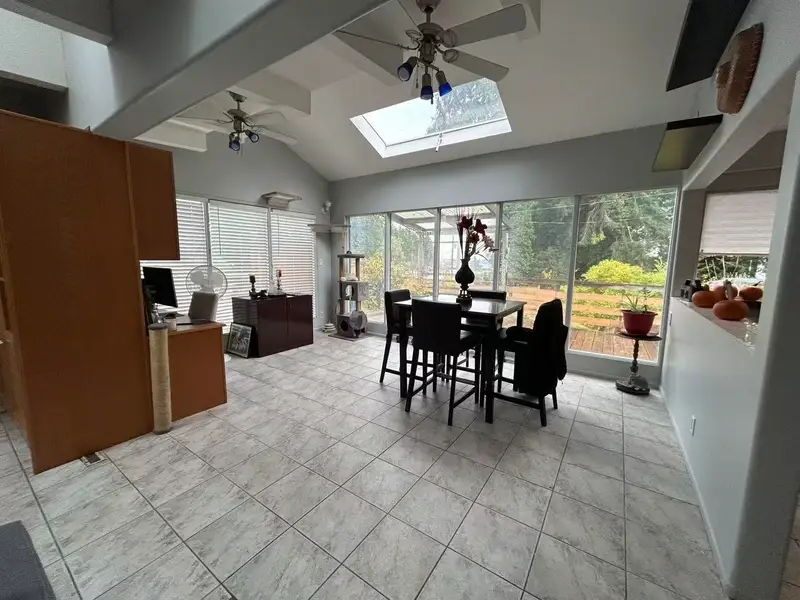 1381 EVERALL STREET - photo 3 of 23