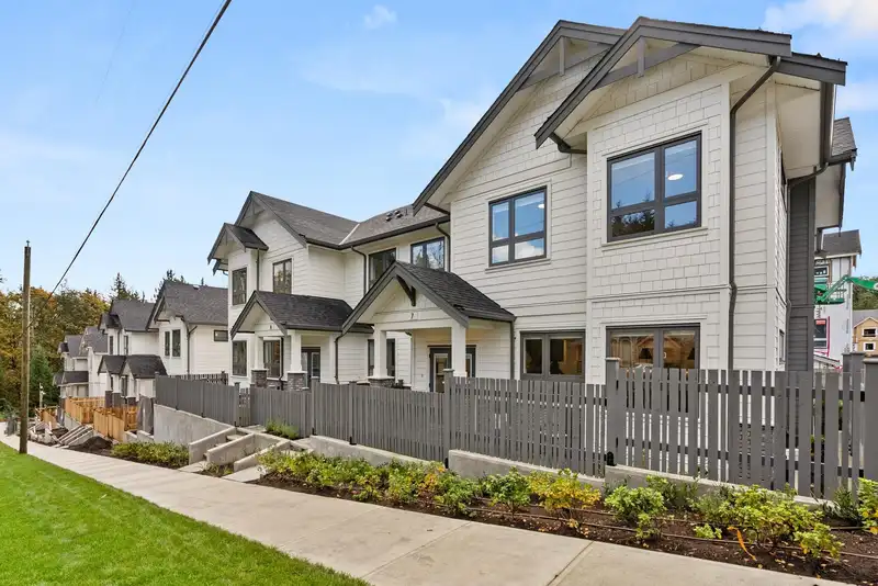 5 16358 90 AVENUE - photo 1 of 40