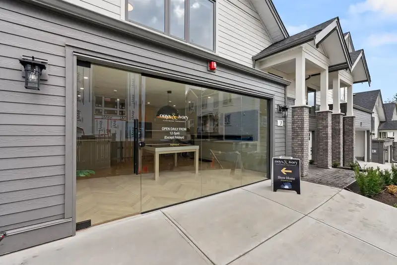 5 16358 90 AVENUE - photo 2 of 40