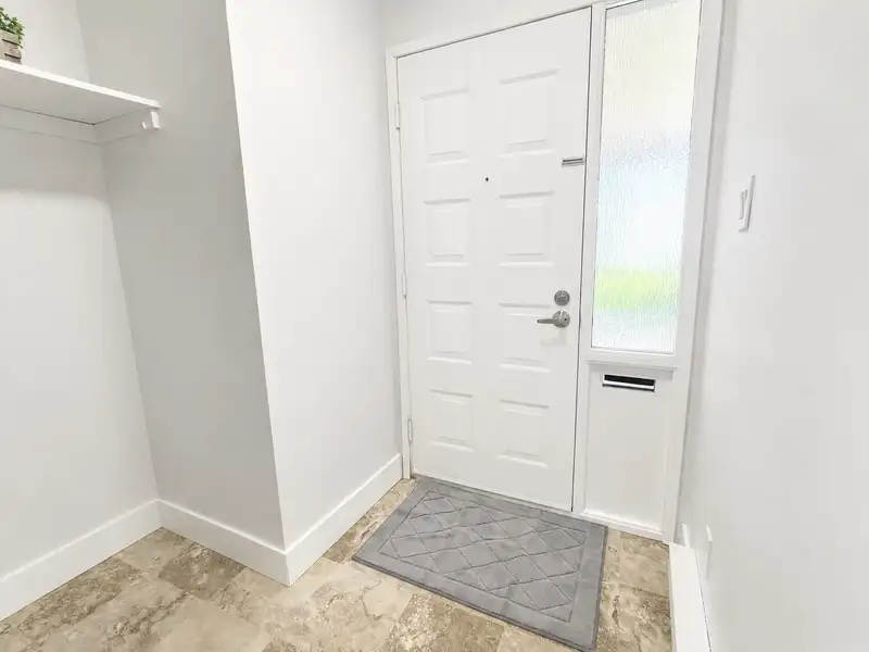 10582 HOLLY PARK LANE - photo 3 of 39