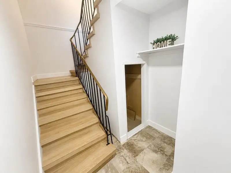 10582 HOLLY PARK LANE - photo 4 of 39