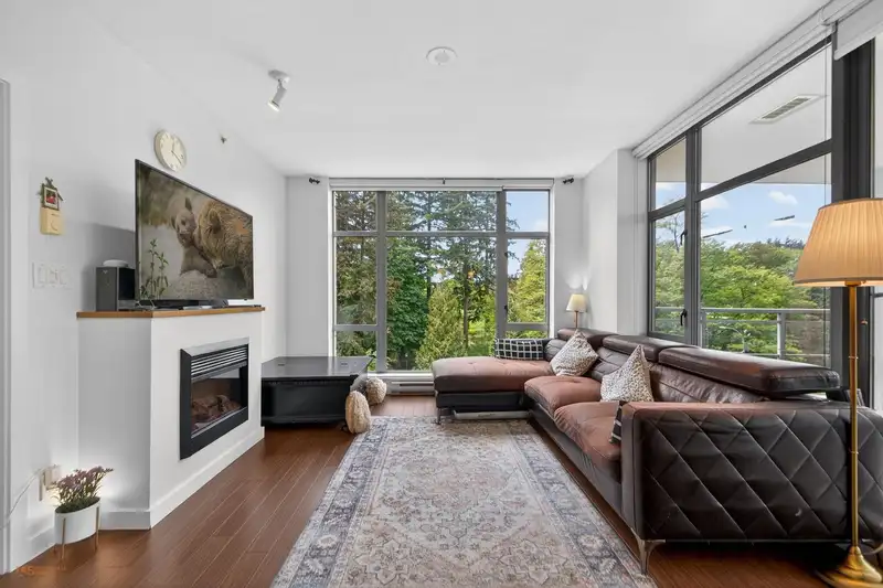 908 280 ROSS DRIVE - photo 1 of 26