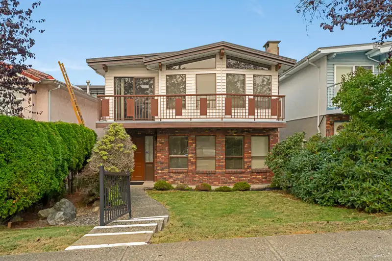 4737 PENDER STREET - photo 1 of 31