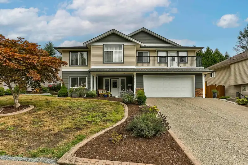 33497 11 AVENUE - photo 1 of 35
