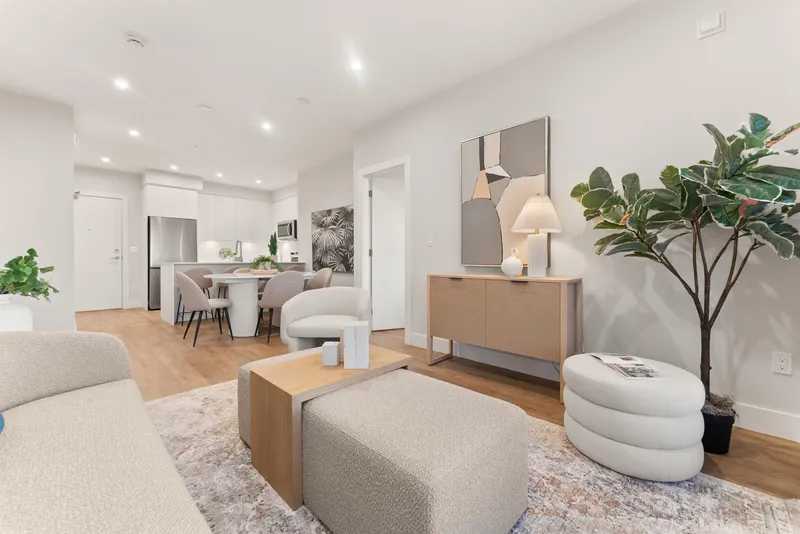 211 1942 STARLING DRIVE - photo 3 of 23