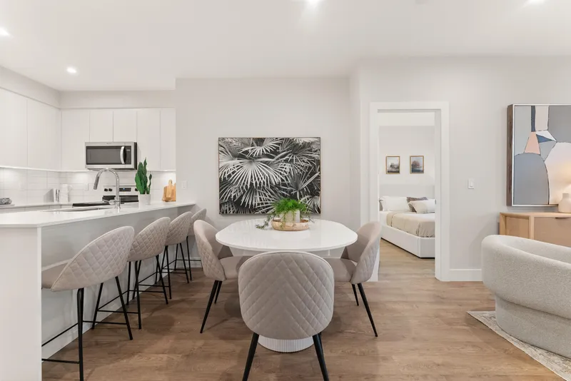 211 1942 STARLING DRIVE - photo 4 of 23