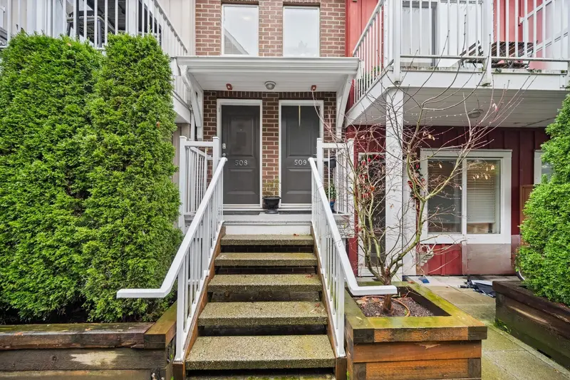 508 1661 FRASER AVENUE - photo 2 of 25