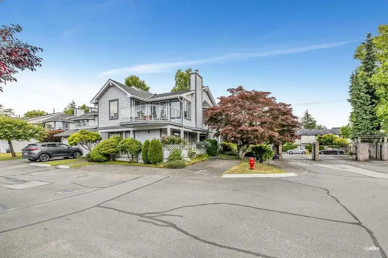 28 9261 122 STREET - photo 1 of 25