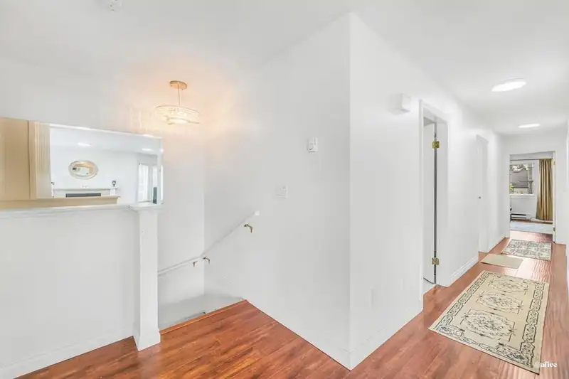28 9261 122 STREET - photo 4 of 25