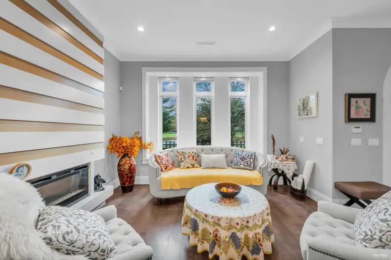 4217 W 16TH AVENUE - photo 4 of 39