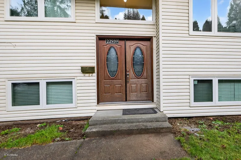 22939 128 AVENUE - photo 3 of 25