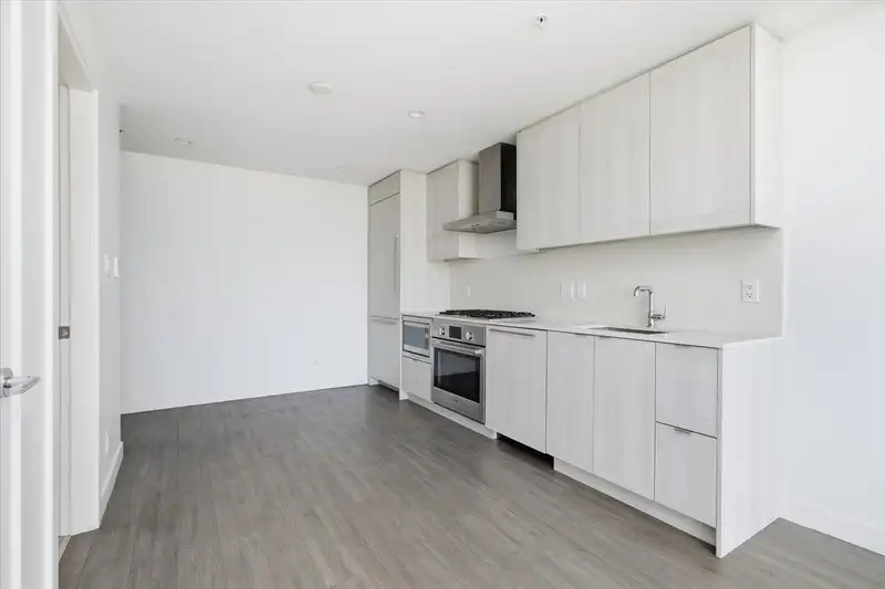 602 2351 BETA AVENUE - photo 3 of 29