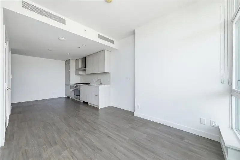 602 2351 BETA AVENUE - photo 4 of 29