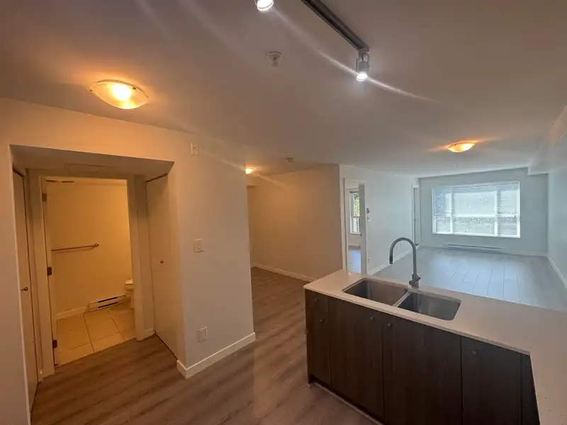 315 10688 140 STREET - photo 3 of 9