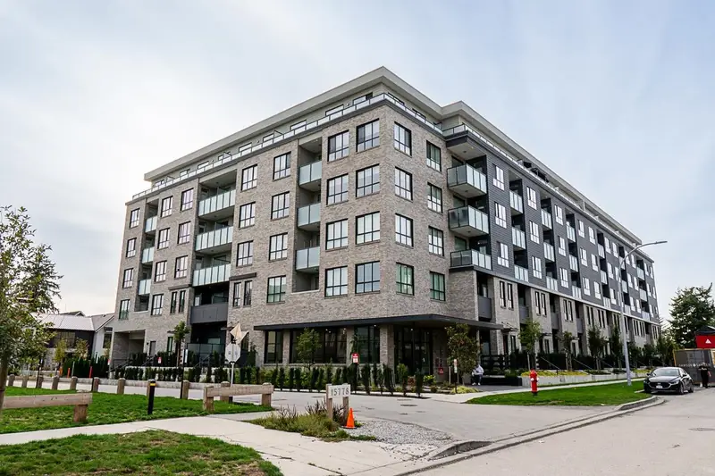 419 15738 85 AVENUE - photo 1 of 18