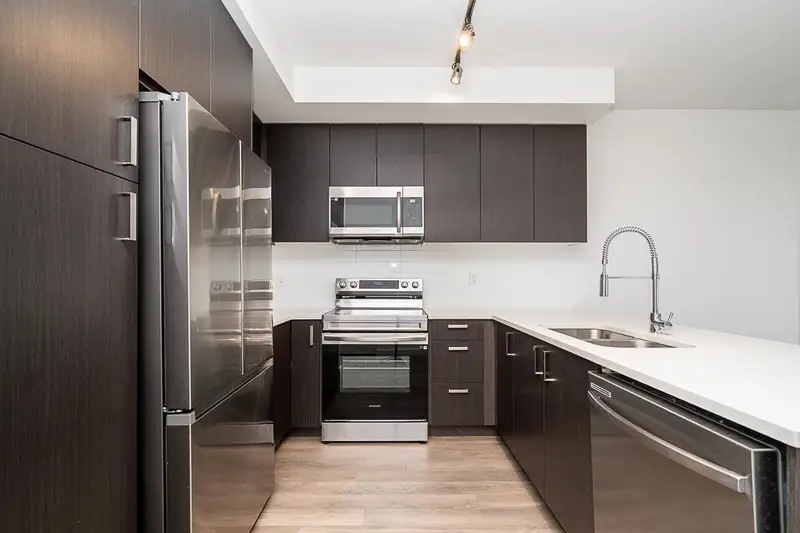 419 15738 85 AVENUE - photo 4 of 18