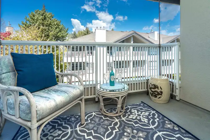 304 15272 20 AVENUE - photo 2 of 32