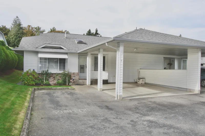 7 3055 TRAFALGAR STREET - photo 2 of 25