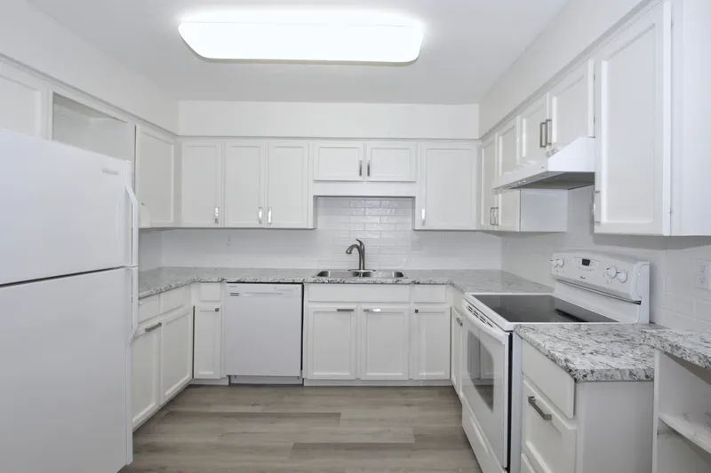 7 3055 TRAFALGAR STREET - photo 4 of 25