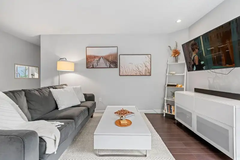 104 1345 W 4TH AVENUE - photo 2 of 29