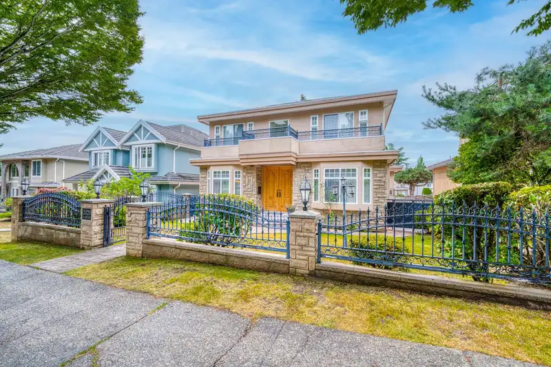 2420 SCARBORO AVENUE - photo 2 of 36