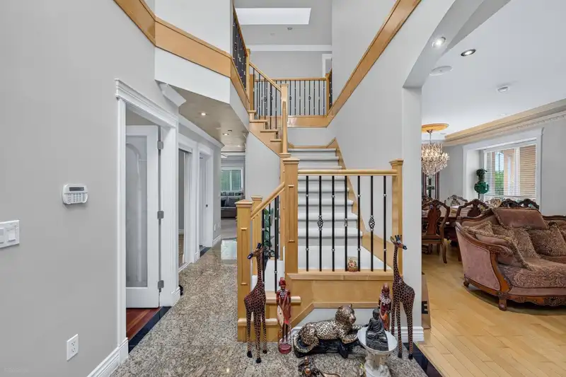 2420 SCARBORO AVENUE - photo 3 of 36