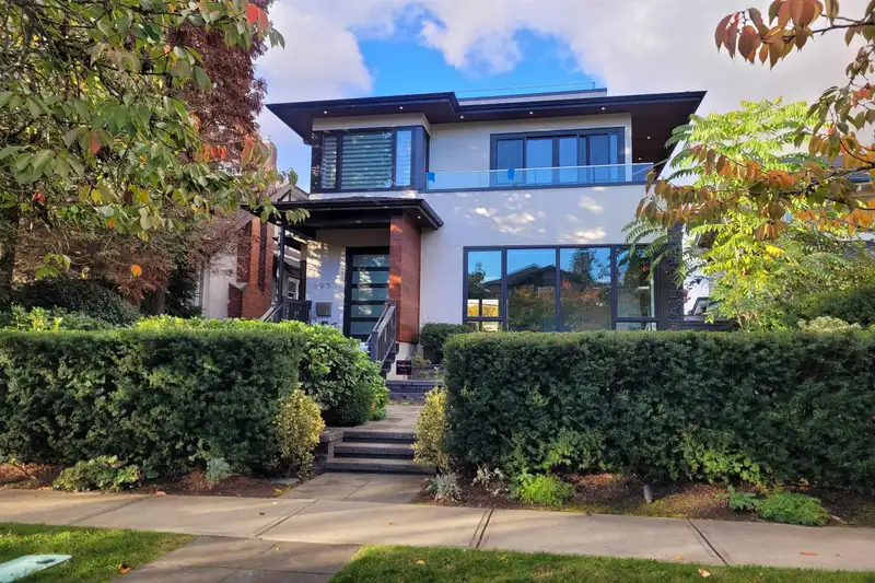 3953 W 21ST AVENUE - photo 1 of 25