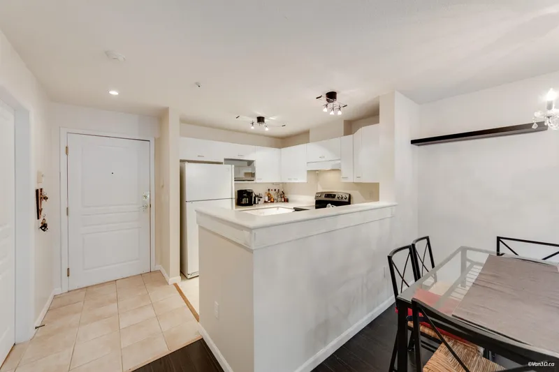 112 1242 TOWN CENTRE BOULEVARD - photo 4 of 25