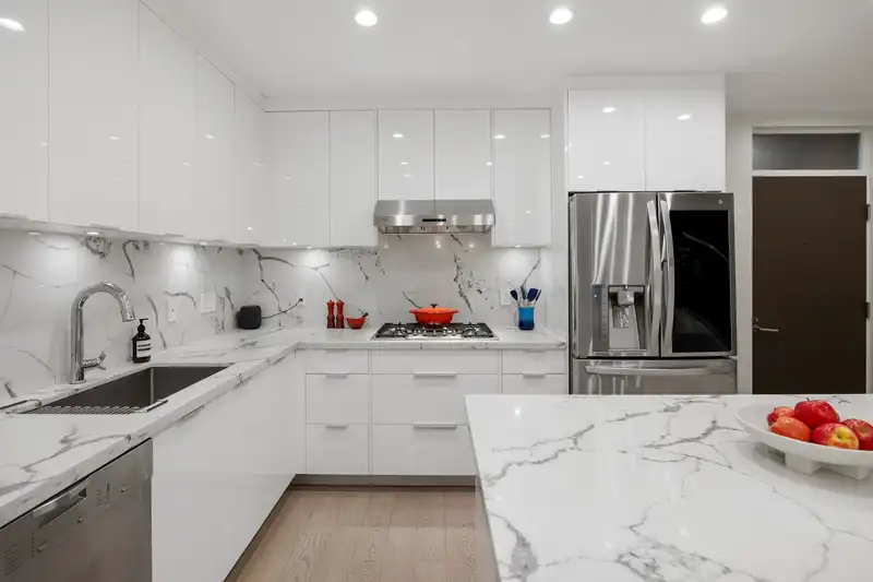 211 1961 COLLINGWOOD STREET - photo 3 of 40