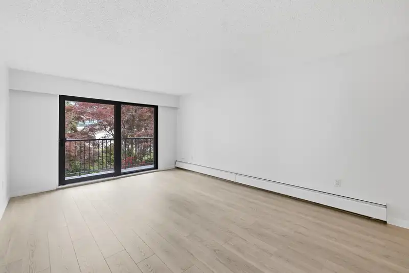 313 5450 EMPIRE DRIVE - photo 2 of 32