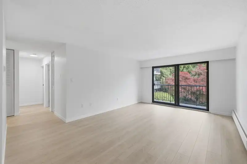313 5450 EMPIRE DRIVE - photo 3 of 32
