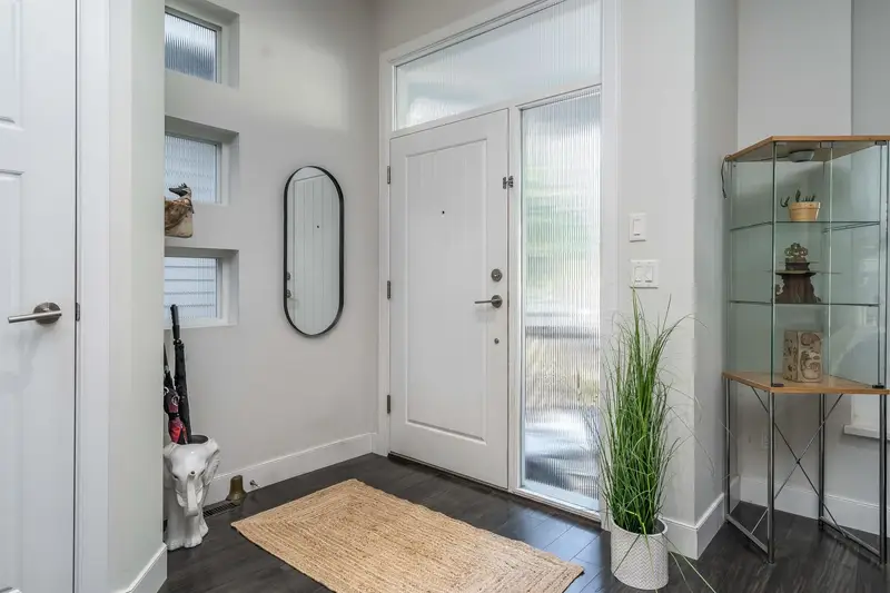 16772 23 AVENUE - photo 3 of 25