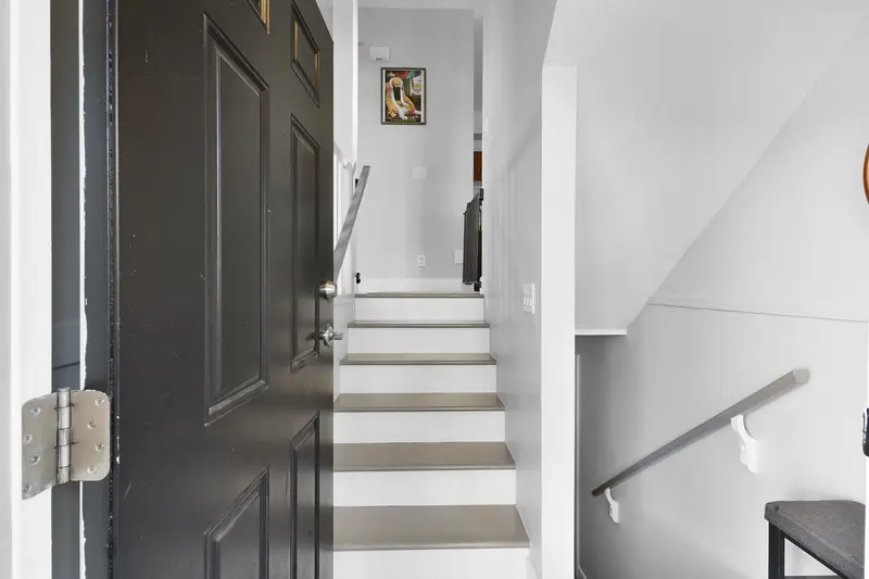 17 16772 61 AVENUE - photo 4 of 25