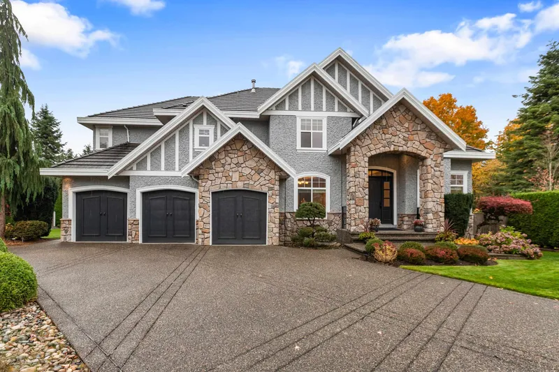 15296 57 AVENUE - photo 2 of 25