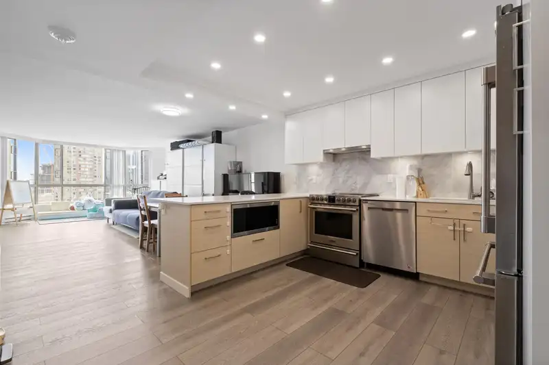 1404 4350 BERESFORD STREET - photo 2 of 24