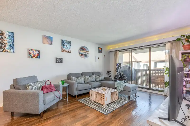 415 365 GINGER DRIVE - photo 2 of 24