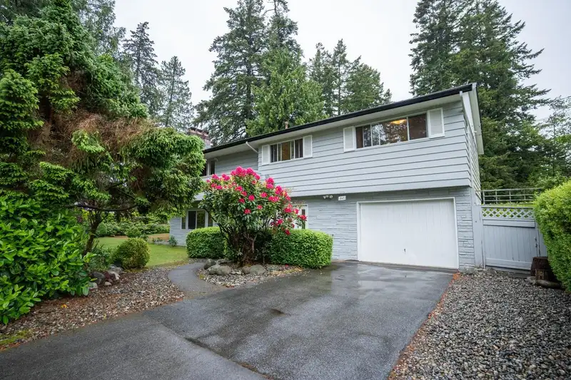 841 55A STREET - photo 1 of 26