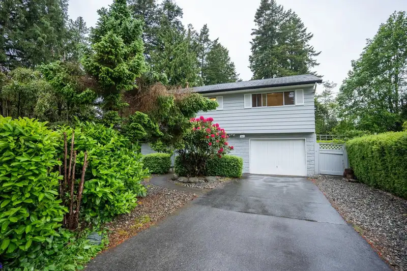 841 55A STREET - photo 2 of 26