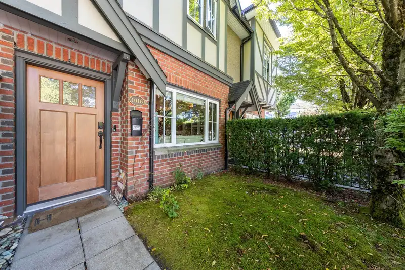 1016 W 45TH AVENUE - photo 3 of 33