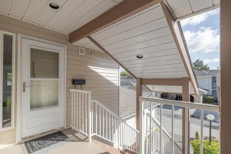 213 6875 121 STREET - photo 3 of 38