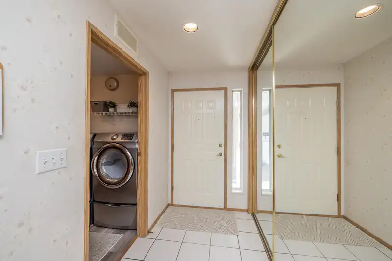 213 6875 121 STREET - photo 4 of 38