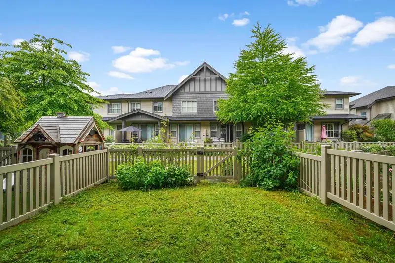 86 9525 204 STREET - photo 2 of 40