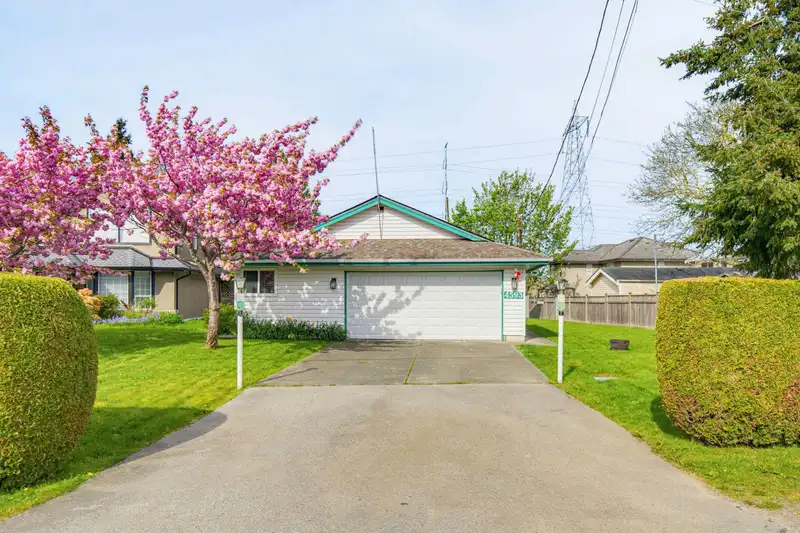 4593 65A STREET - photo 1 of 31