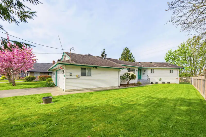 4593 65A STREET - photo 2 of 31
