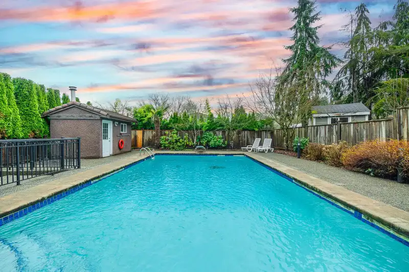 6390 GORDON AVENUE - photo 3 of 6