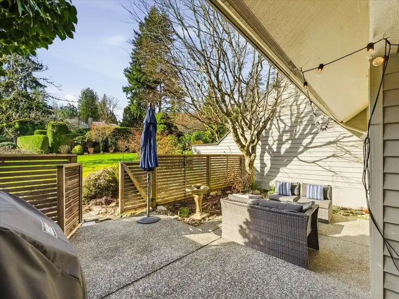 15 4957 MARINE DRIVE - photo 4 of 37