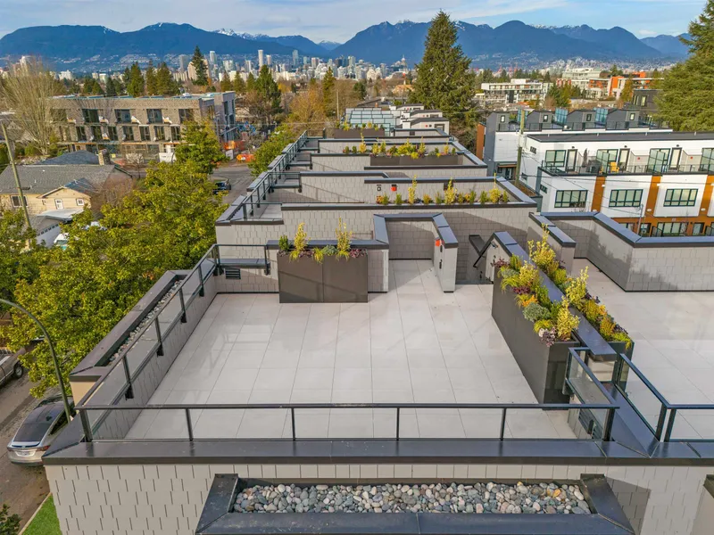 595 W 29TH AVENUE - photo 3 of 25